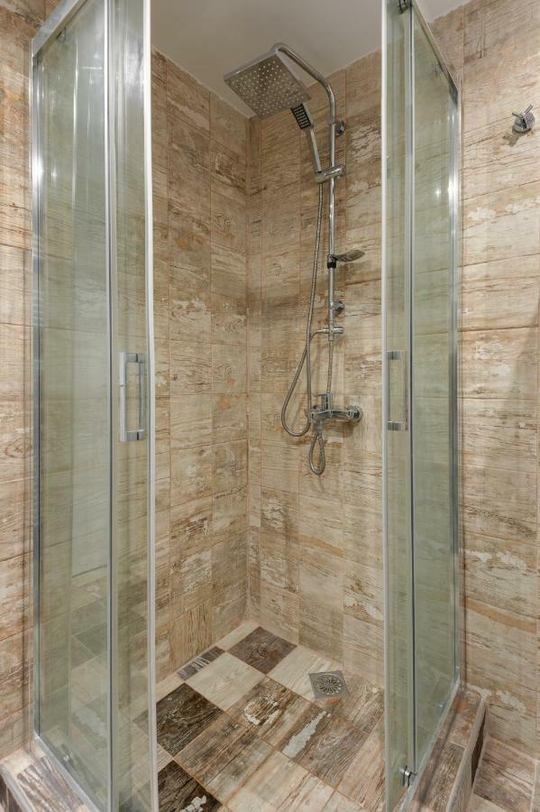 Brand-New Modern Flat In Heart Of City Thessaloniki Exterior photo